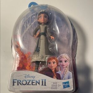 Disney Frozen II Character Figurine in Cream and Gray